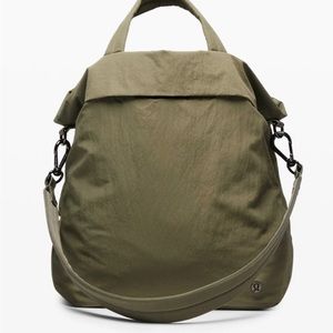 Lululemon on my level bag